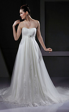 ALENKA - Kleid für die Braut aus Spitze und Tüll
