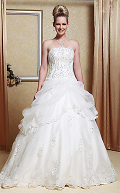 A-line Strapless Scalloped-Edged Neckline Organza Floor-length Wedding Dress
