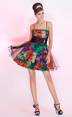 uma linha de cintas de espaguete curto / mini vestido de cocktail de cetim