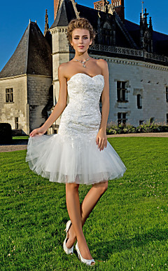 Sheath/Column Sweetheart Knee-length  Lace And Tulle Wedding Dress