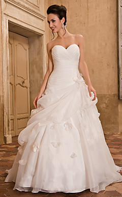 Ball Gown Sweetheart Chapel Train Organza Wedding Dress