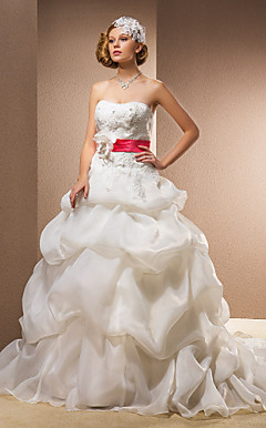 Ball Gown Sweetheart Chapel Train Wedding Dress With Removable Straps