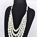 collana di perle a più livelli delle donne lungo