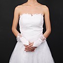 des gants de mariée en satin et dentelle